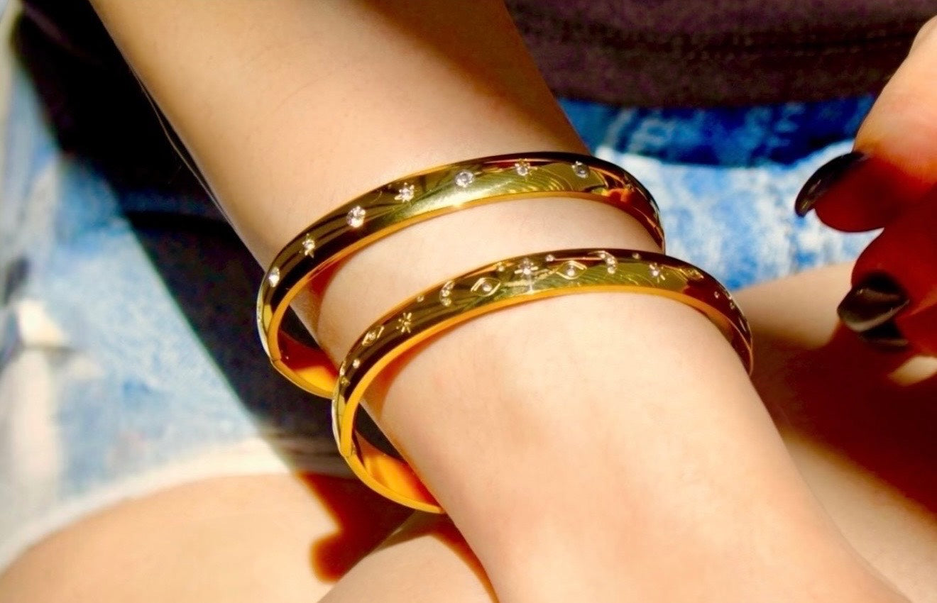 Quianey Gold Crystal Bangle