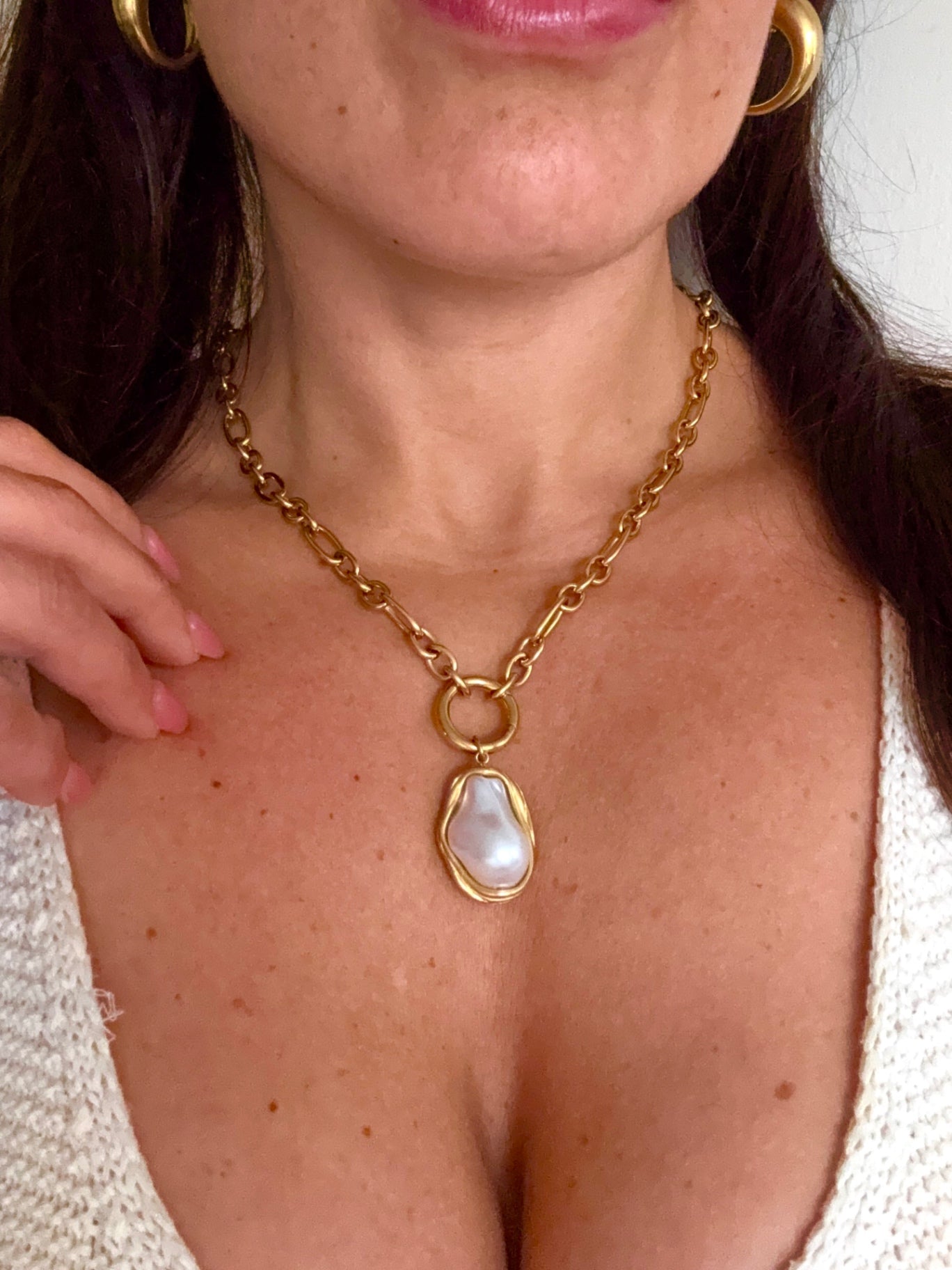 Quianey White Barroque Pearl Necklace