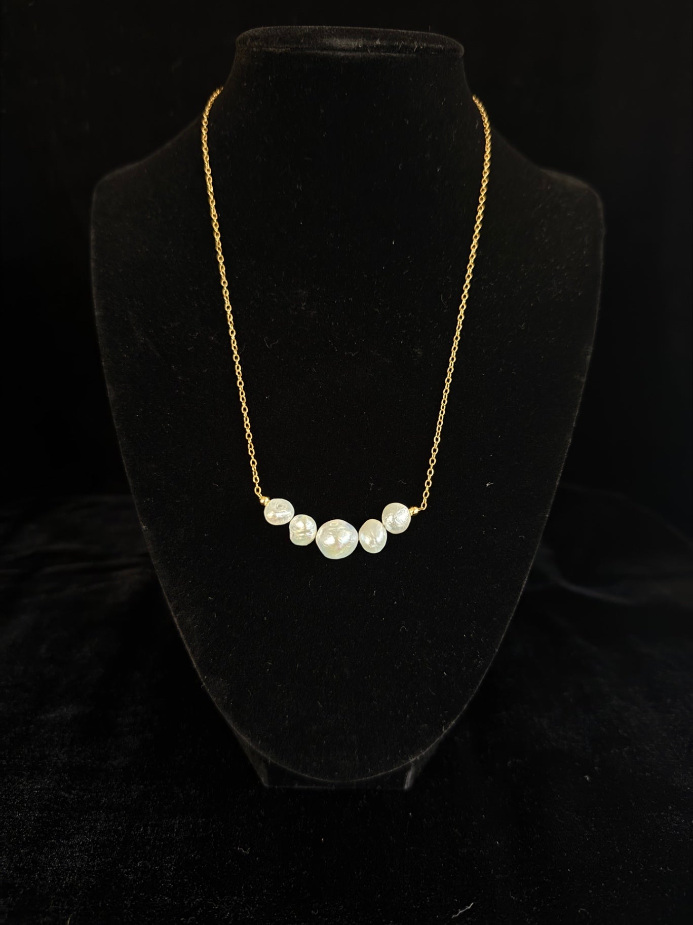 Quianey Pearl Arc Necklace