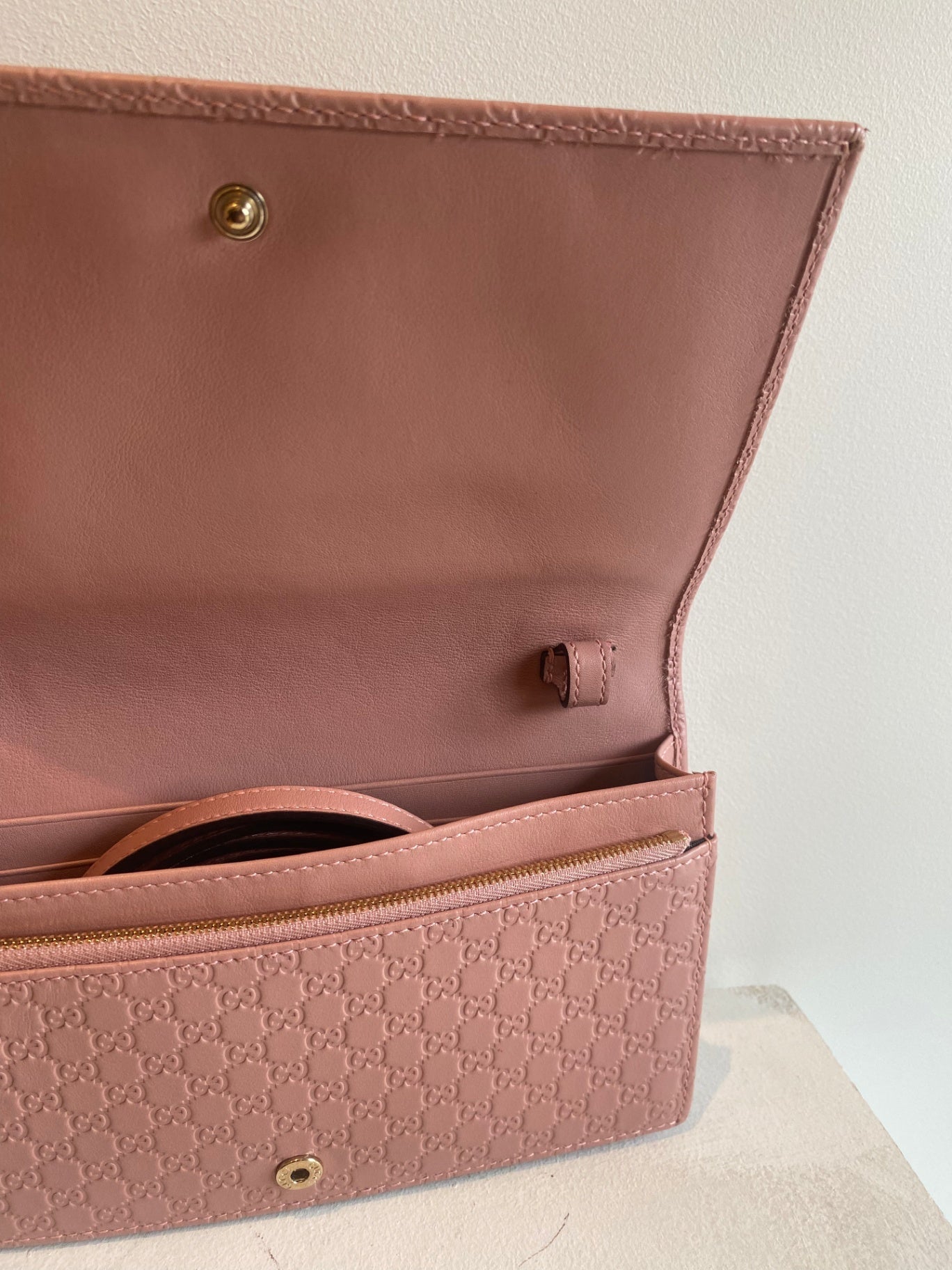 Gucci pink wallet with strap