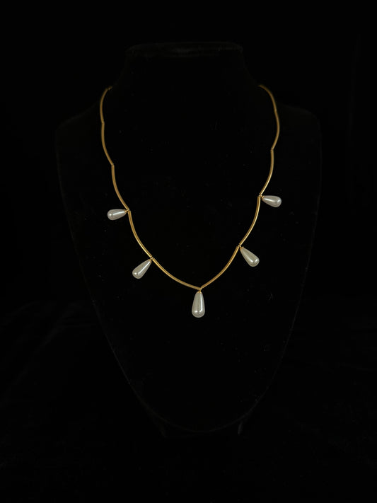 Quianey Teardrop Pearl Necklace
