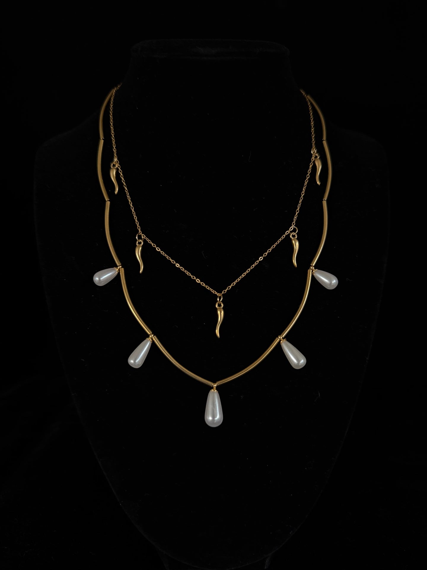Quianey Chilli Horn Necklace