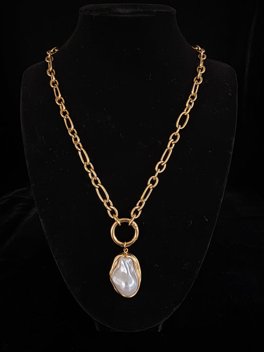 Quianey White Barroque Pearl Necklace