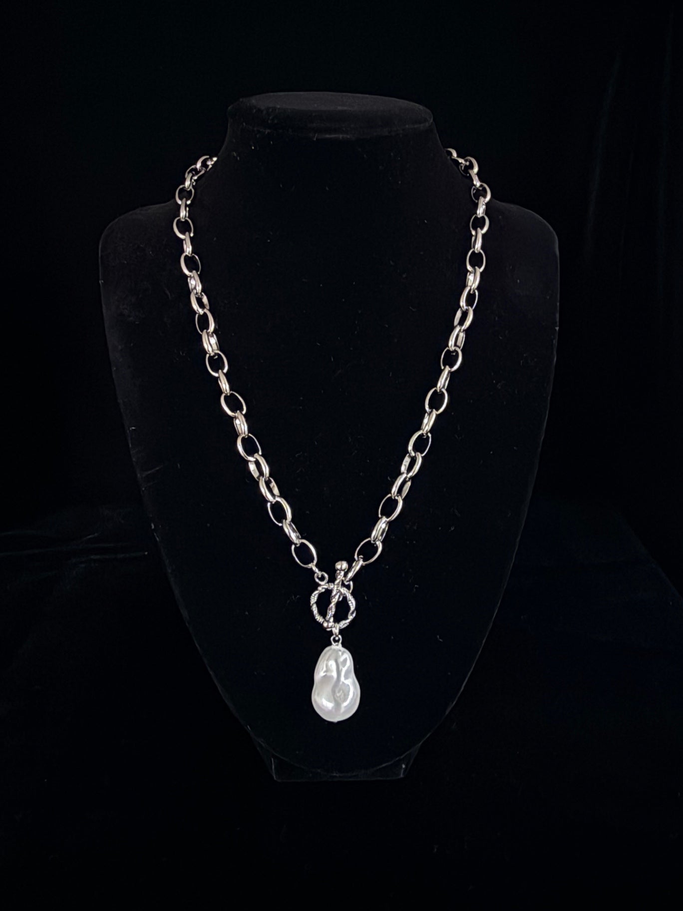 Quianey Silver Pearl Necklace