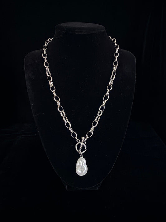 Quianey Silver Pearl Necklace