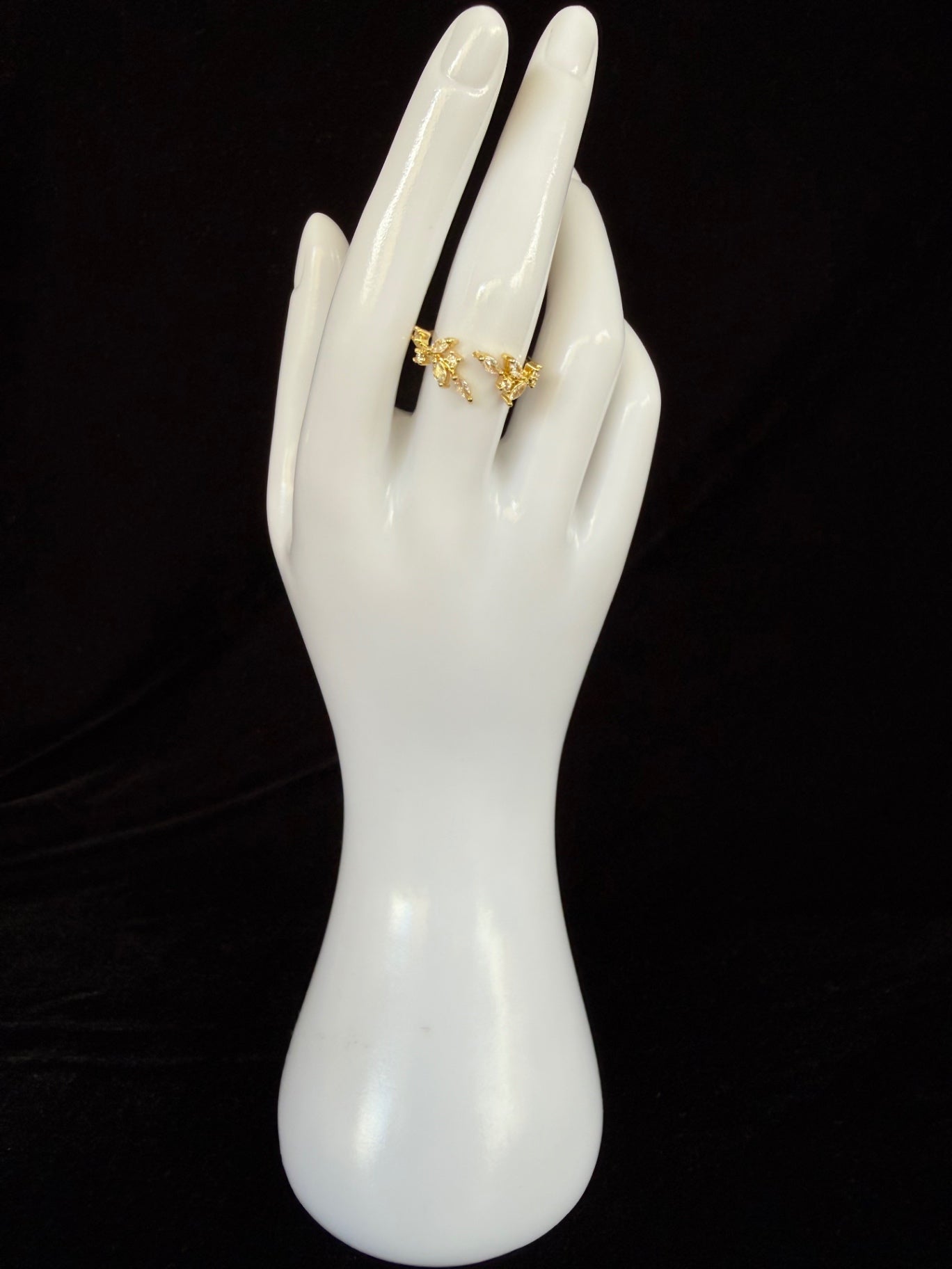 Quianey Leaf Ring