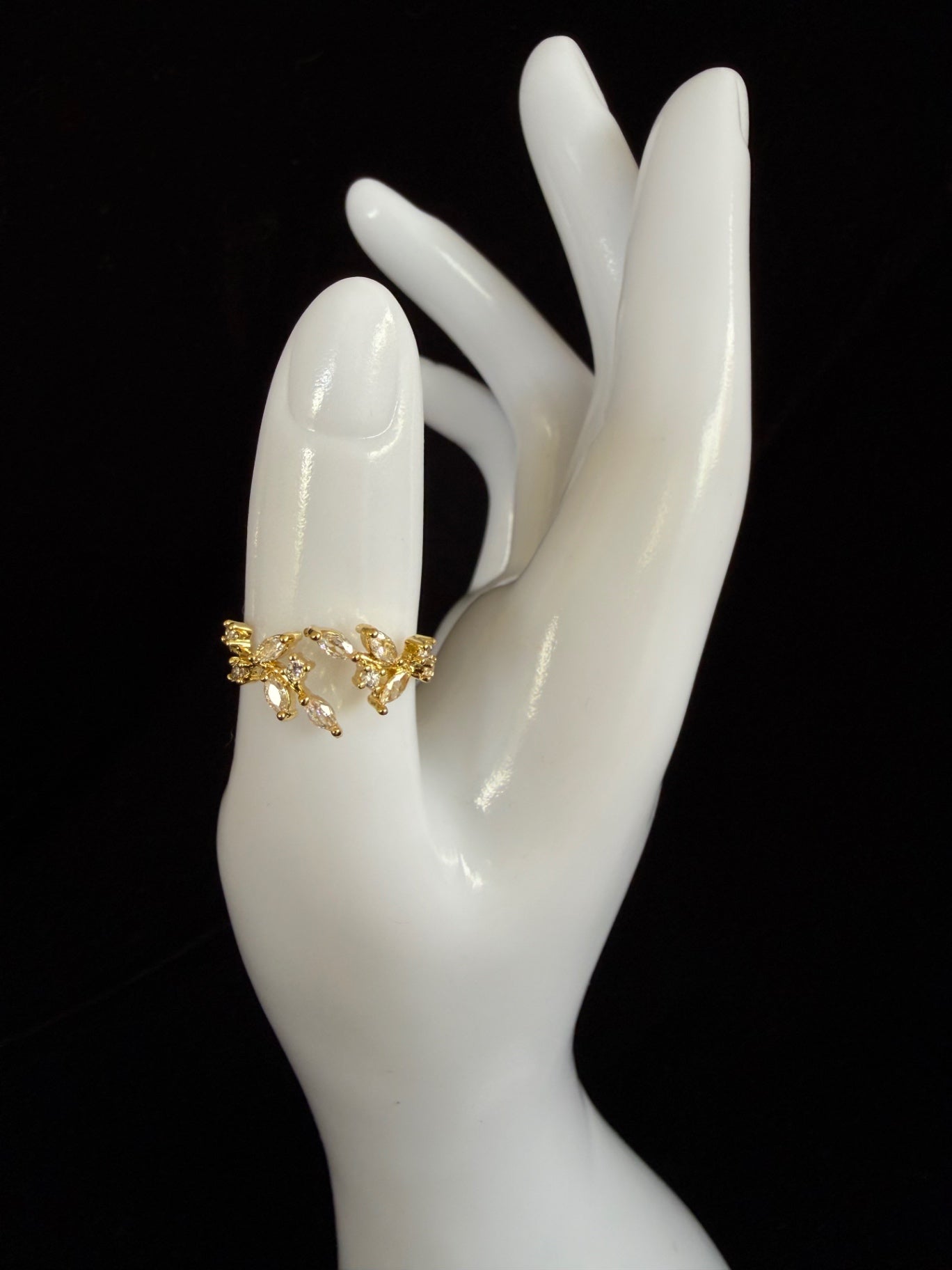 Quianey Leaf Ring
