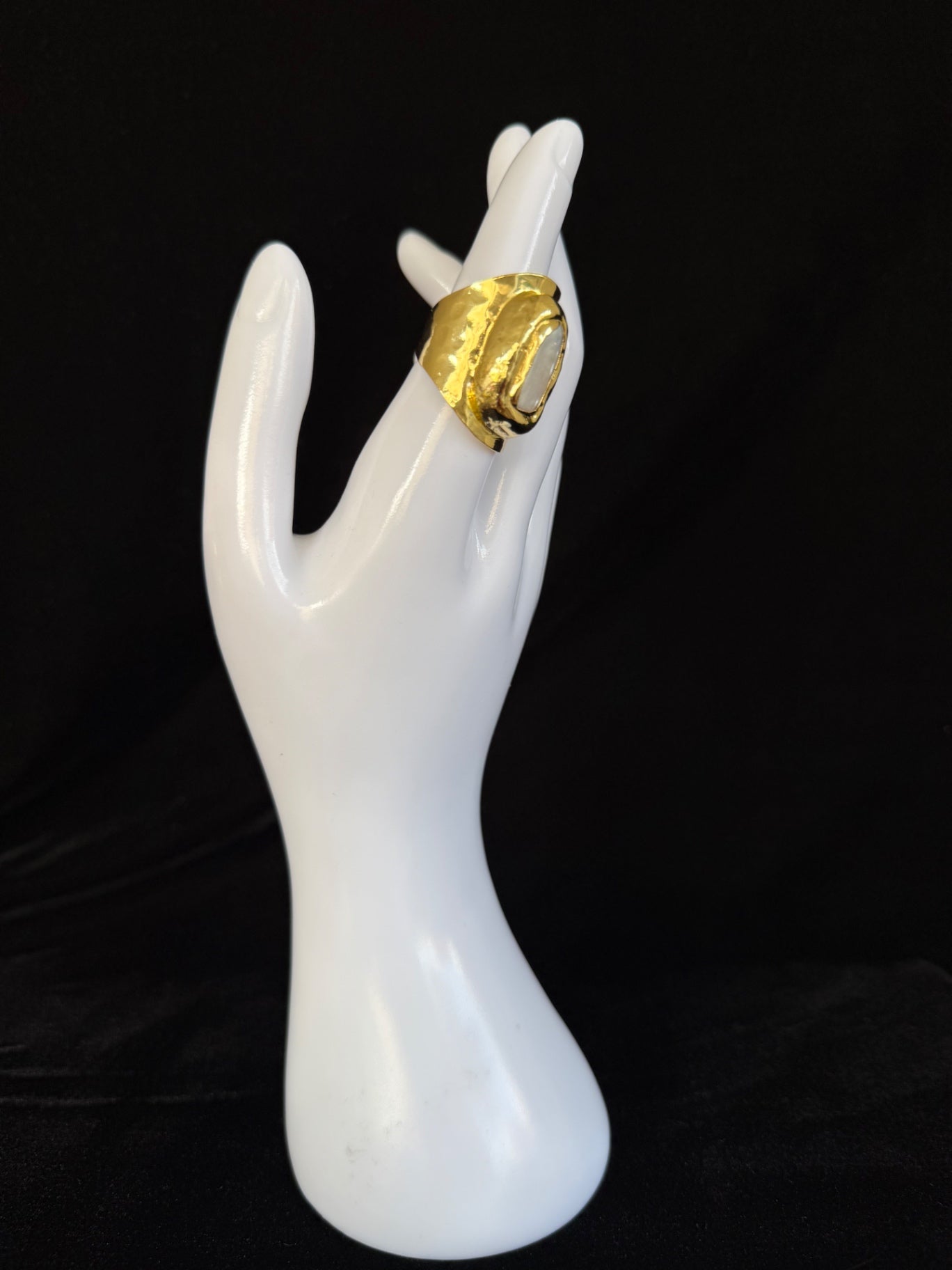 Quianey Mother of Pearl Ring