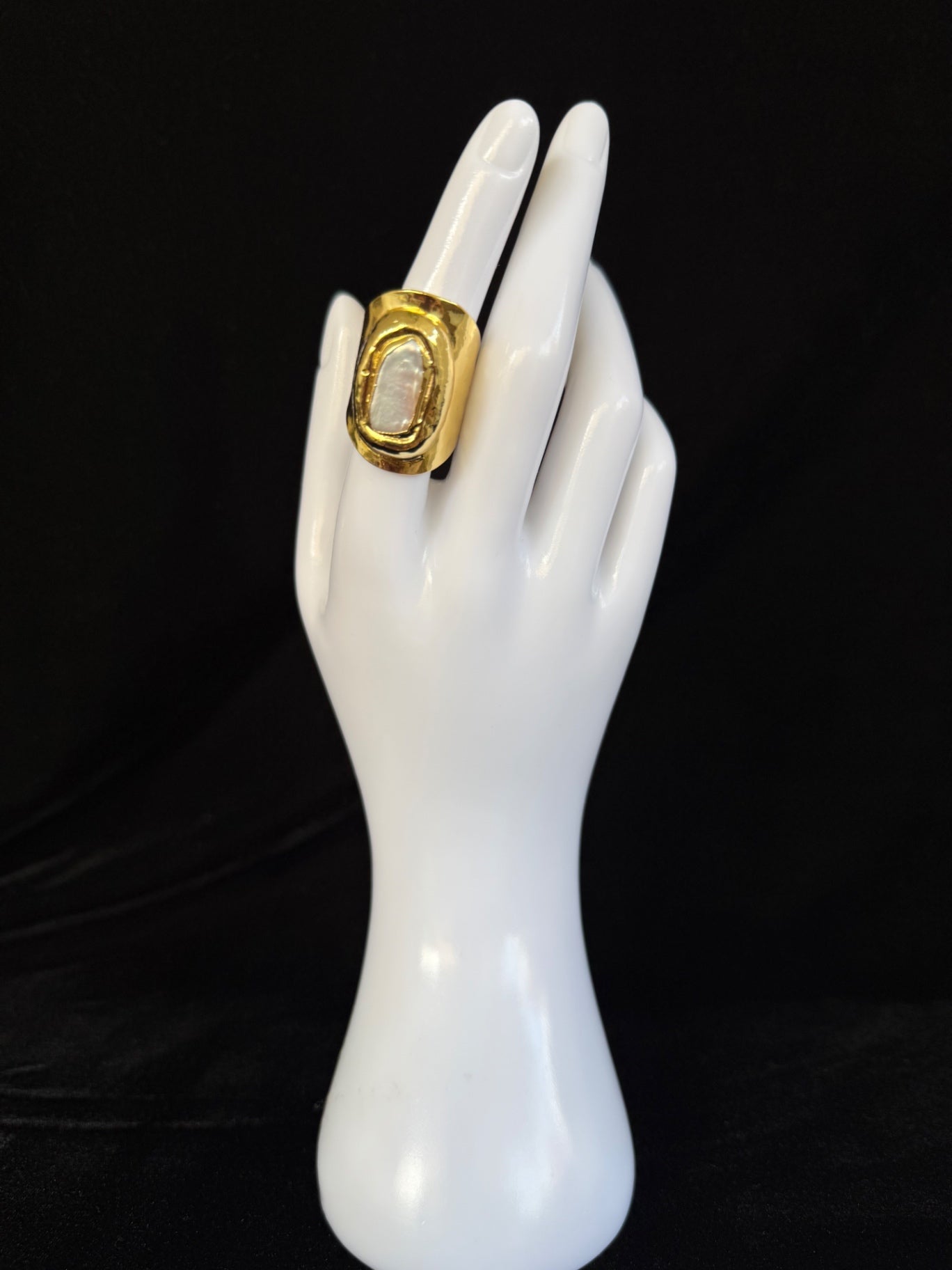 Quianey Mother of Pearl Ring