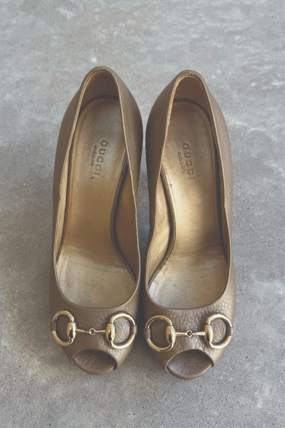 Gucci metallic beige horsebit heels 37