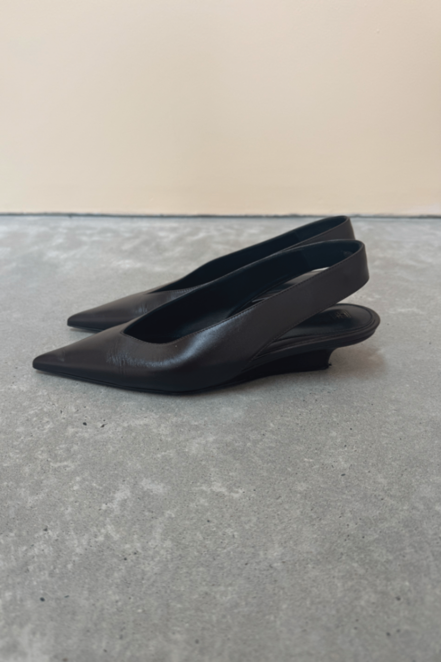 Toteme chocolate leather pointed slingback  RRP $1000