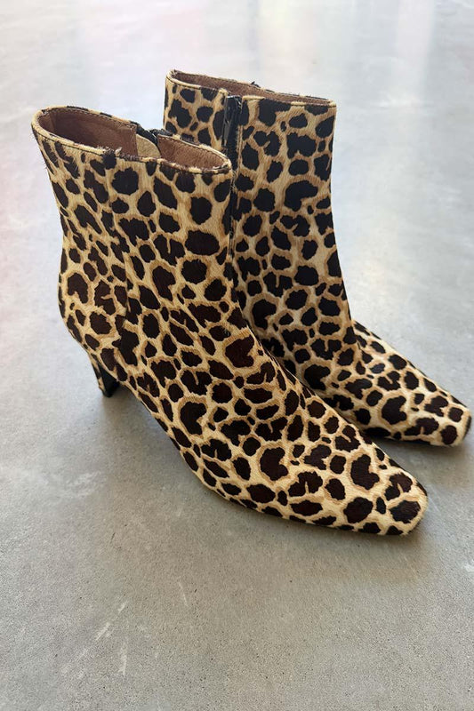 Zoe Kratzmann leopard boot 37
