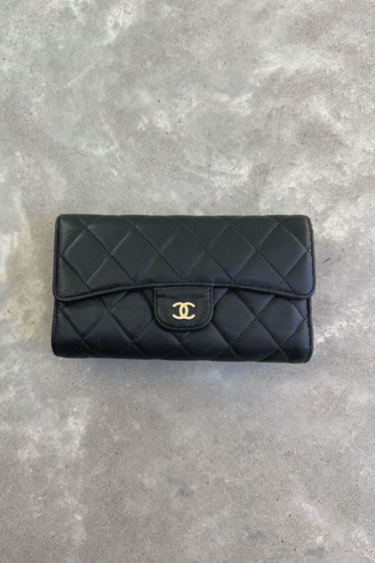 Chanel Lambskin quilted Wallet black