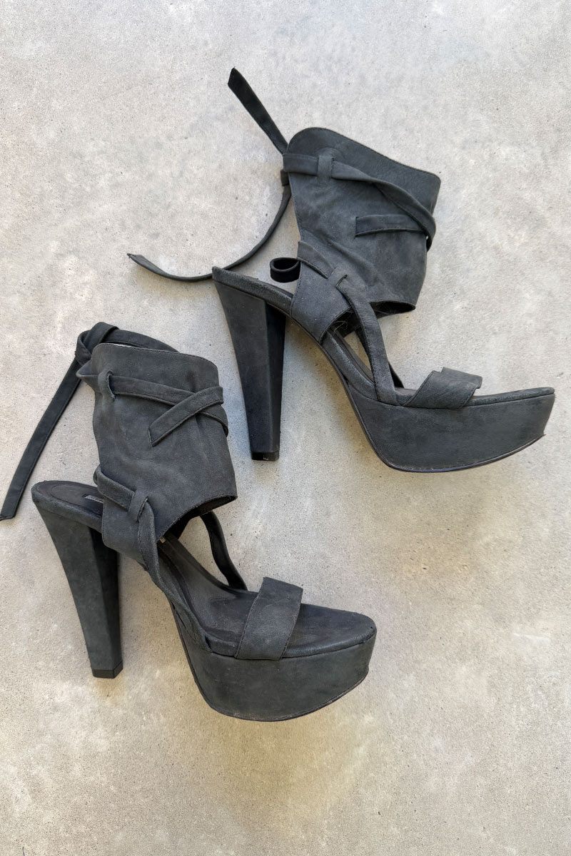 Vera Wang lavender suede heel 39