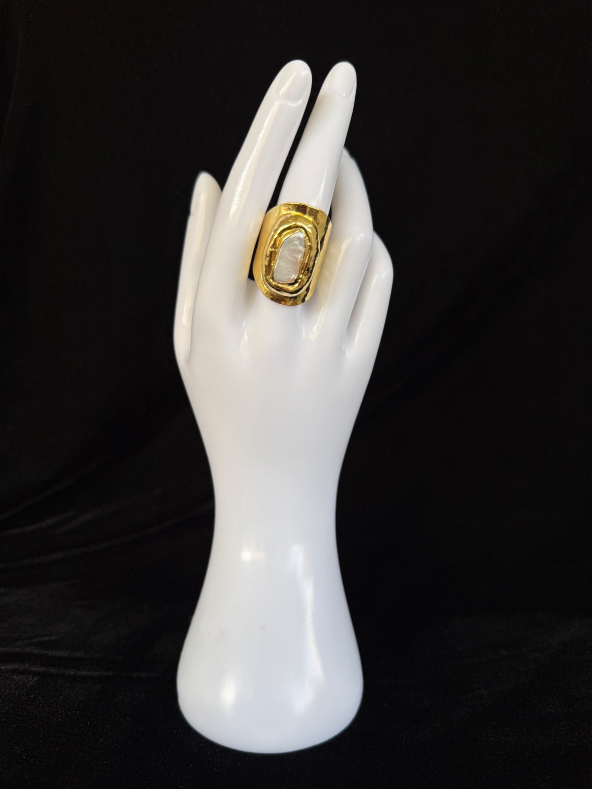 Unknown Gold, White Metal, Mother of Pearl Jewellery Unknown